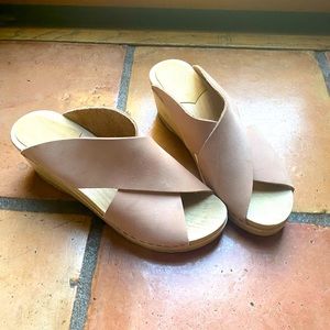 No.6 Clogs